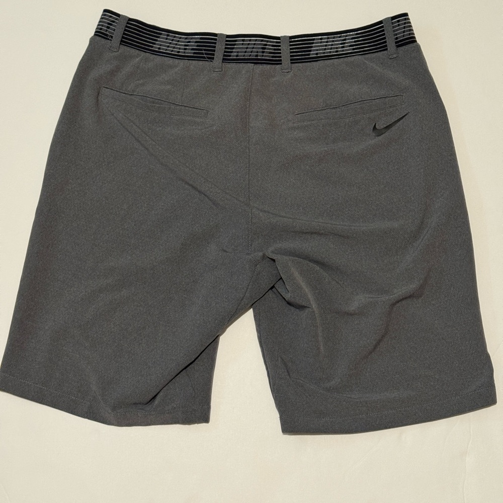 Nike Men's Golf Shorts Size Medium